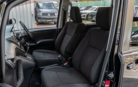 Toyota Voxy III, 2017 год, 1 750 000 рублей, 8 фотография