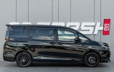 Toyota Voxy III, 2017 год, 1 750 000 рублей, 5 фотография