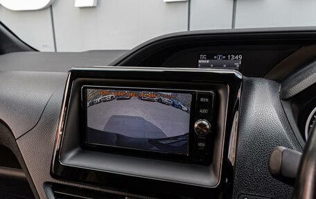 Toyota Voxy III, 2017 год, 1 750 000 рублей, 15 фотография