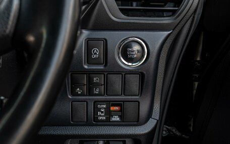 Toyota Voxy III, 2017 год, 1 750 000 рублей, 21 фотография