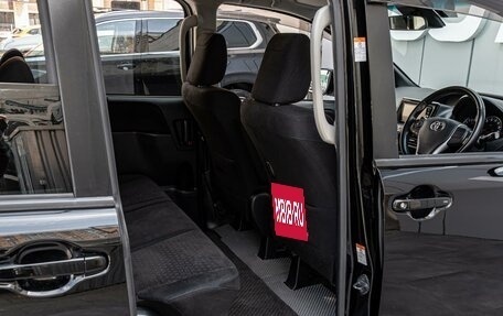 Toyota Voxy III, 2017 год, 1 750 000 рублей, 13 фотография