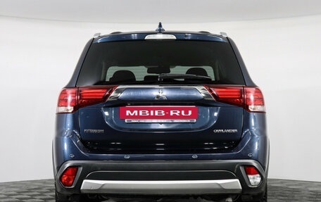 Mitsubishi Outlander III рестайлинг 3, 2017 год, 2 247 000 рублей, 6 фотография