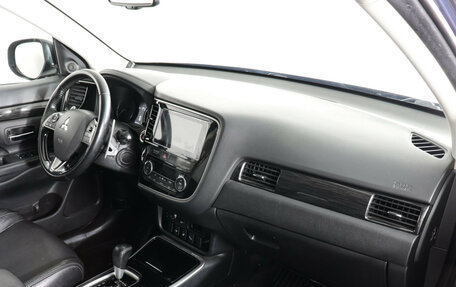 Mitsubishi Outlander III рестайлинг 3, 2017 год, 2 247 000 рублей, 10 фотография