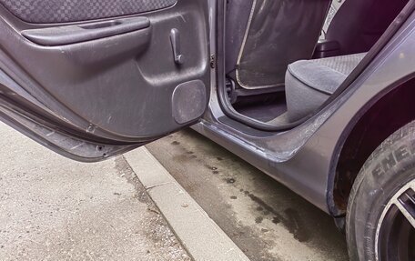 Toyota Avensis III рестайлинг, 2002 год, 350 000 рублей, 12 фотография