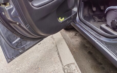 Toyota Avensis III рестайлинг, 2002 год, 350 000 рублей, 13 фотография