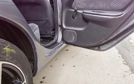 Toyota Avensis III рестайлинг, 2002 год, 350 000 рублей, 14 фотография