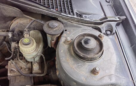 Toyota Avensis III рестайлинг, 2002 год, 350 000 рублей, 19 фотография