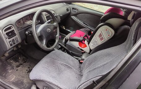 Toyota Avensis III рестайлинг, 2002 год, 350 000 рублей, 23 фотография