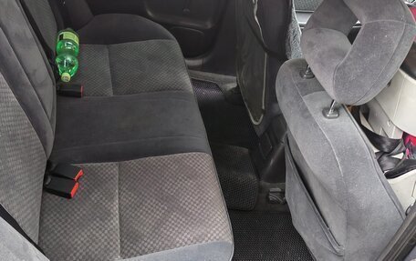 Toyota Avensis III рестайлинг, 2002 год, 350 000 рублей, 24 фотография