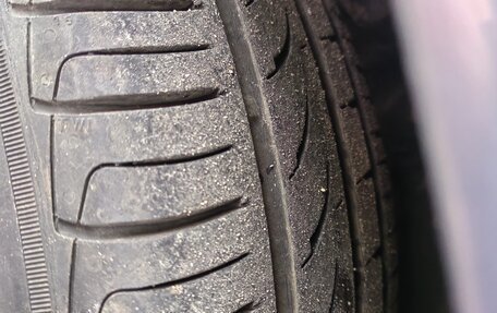 Toyota Avensis III рестайлинг, 2002 год, 350 000 рублей, 21 фотография