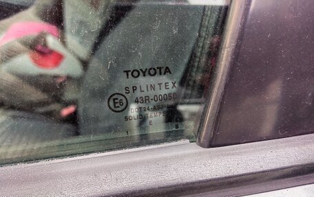 Toyota Avensis III рестайлинг, 2002 год, 350 000 рублей, 29 фотография