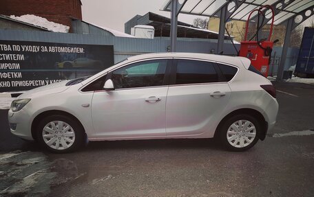 Opel Astra J, 2011 год, 490 000 рублей, 3 фотография