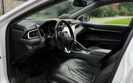 Toyota Camry, 2021 год, 2 400 000 рублей, 9 фотография