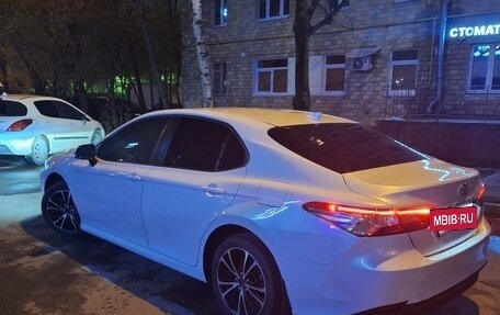 Toyota Camry, 2021 год, 2 400 000 рублей, 4 фотография
