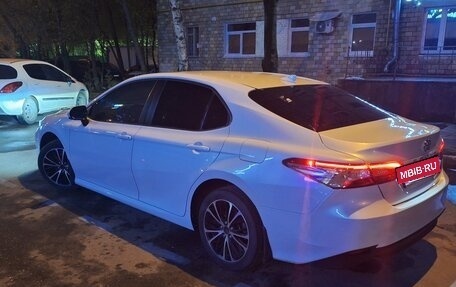 Toyota Camry, 2021 год, 2 400 000 рублей, 6 фотография