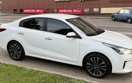 KIA Rio IV, 2018 год, 1 250 000 рублей, 2 фотография