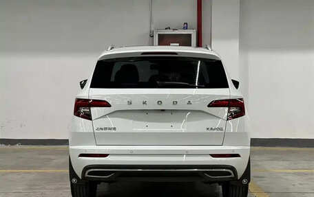 Skoda Karoq I, 2023 год, 1 690 017 рублей, 6 фотография