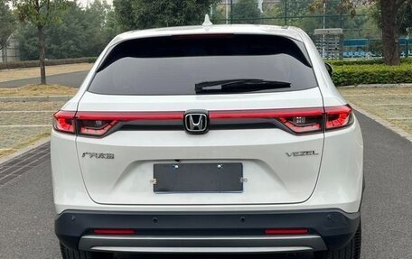 Honda Vezel, 2023 год, 1 650 000 рублей, 6 фотография
