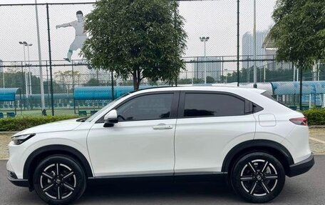 Honda Vezel, 2023 год, 1 650 000 рублей, 4 фотография