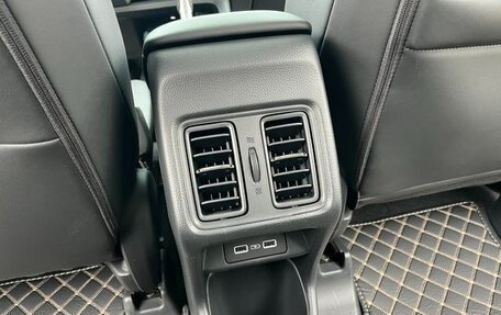 Honda Vezel, 2023 год, 1 650 000 рублей, 16 фотография