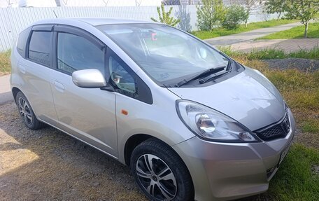 Honda Fit III, 2010 год, 750 000 рублей, 5 фотография