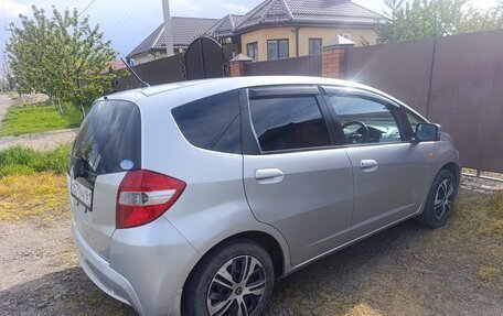 Honda Fit III, 2010 год, 750 000 рублей, 9 фотография