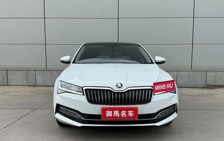 Skoda Superb III рестайлинг, 2022 год, 1 570 000 рублей, 2 фотография