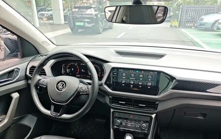 Volkswagen T-Cross I, 2023 год, 1 830 000 рублей, 8 фотография