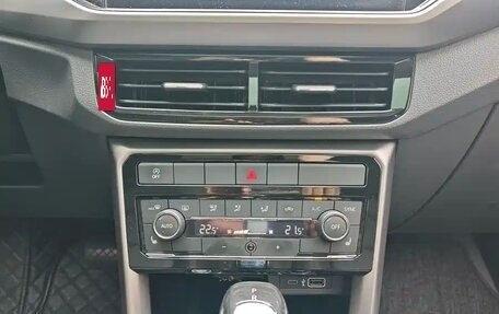 Volkswagen T-Cross I, 2023 год, 1 830 000 рублей, 18 фотография