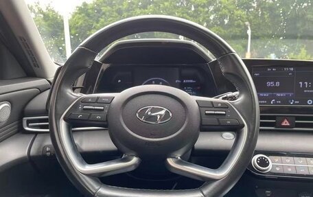 Hyundai Elantra, 2022 год, 1 070 000 рублей, 12 фотография