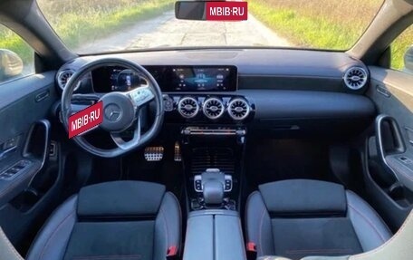 Mercedes-Benz CLA, 2019 год, 3 150 000 рублей, 3 фотография