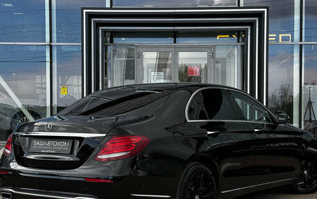 Mercedes-Benz E-Класс, 2020 год, 3 700 000 рублей, 4 фотография