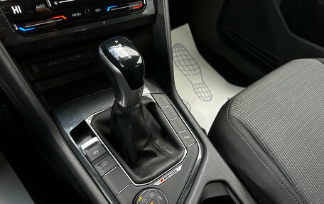 Volkswagen Tiguan II, 2021 год, 3 099 000 рублей, 12 фотография