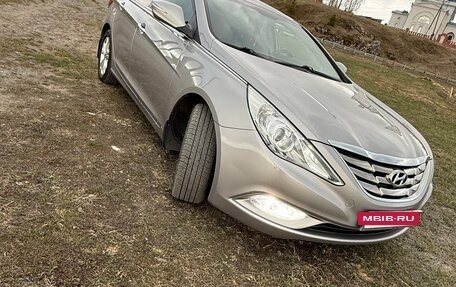 Hyundai Sonata VI, 2012 год, 1 300 000 рублей, 2 фотография