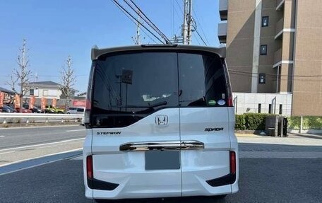Honda Stepwgn IV, 2022 год, 1 995 000 рублей, 6 фотография