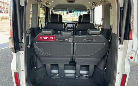 Honda Stepwgn IV, 2022 год, 1 995 000 рублей, 8 фотография