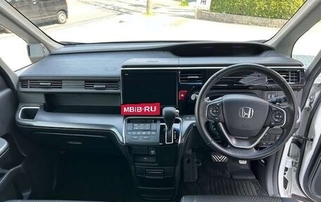 Honda Stepwgn IV, 2022 год, 1 995 000 рублей, 15 фотография