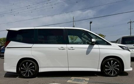 Toyota Noah, 2024 год, 3 290 000 рублей, 5 фотография