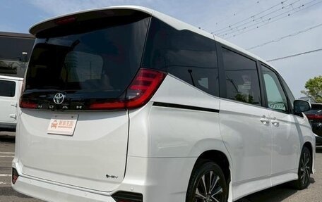 Toyota Noah, 2024 год, 3 290 000 рублей, 6 фотография