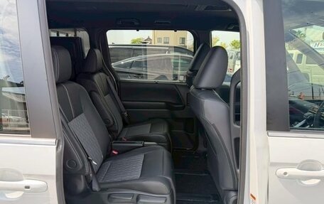 Toyota Noah, 2024 год, 3 290 000 рублей, 12 фотография