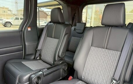 Toyota Noah, 2024 год, 3 290 000 рублей, 17 фотография