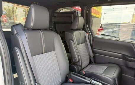 Toyota Noah, 2024 год, 3 290 000 рублей, 13 фотография