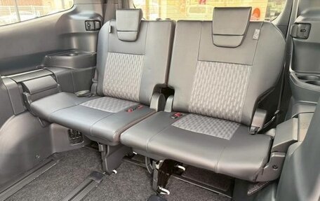 Toyota Noah, 2024 год, 3 290 000 рублей, 19 фотография