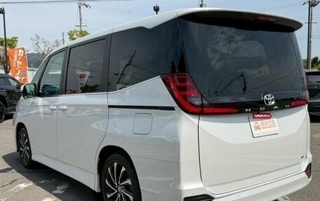 Toyota Noah, 2024 год, 3 290 000 рублей, 7 фотография