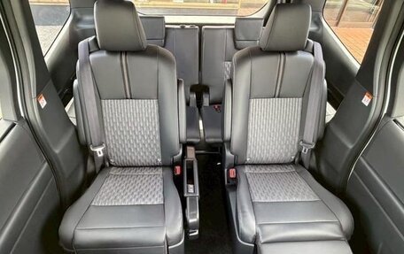 Toyota Noah, 2024 год, 3 290 000 рублей, 21 фотография