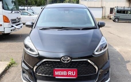 Toyota Sienta II, 2021 год, 1 098 000 рублей, 2 фотография