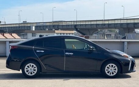 Toyota Prius IV XW50, 2022 год, 1 700 000 рублей, 5 фотография