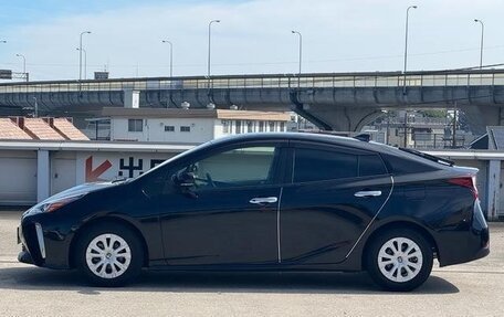 Toyota Prius IV XW50, 2022 год, 1 700 000 рублей, 4 фотография