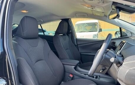 Toyota Prius IV XW50, 2022 год, 1 700 000 рублей, 13 фотография