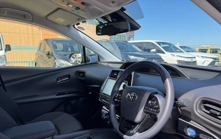 Toyota Prius IV XW50, 2022 год, 1 700 000 рублей, 12 фотография